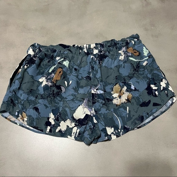 ARITZIA WILFRED Montrouge Crepe Shorts - Picture 2 of 5